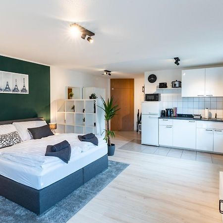 Mercedes I Stuttgart I Kitchen I Home Office I Parkplatz Böblingen Kültér fotó