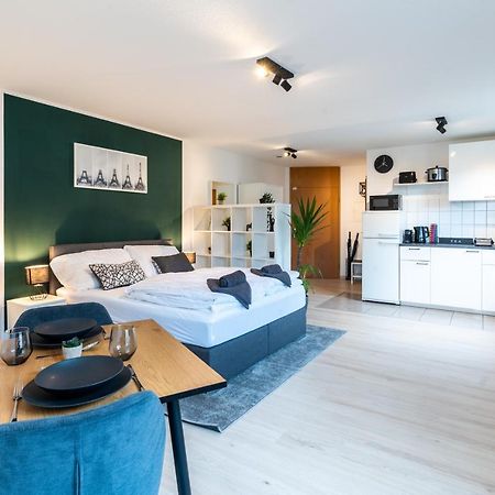 Mercedes I Stuttgart I Kitchen I Home Office I Parkplatz Böblingen Kültér fotó