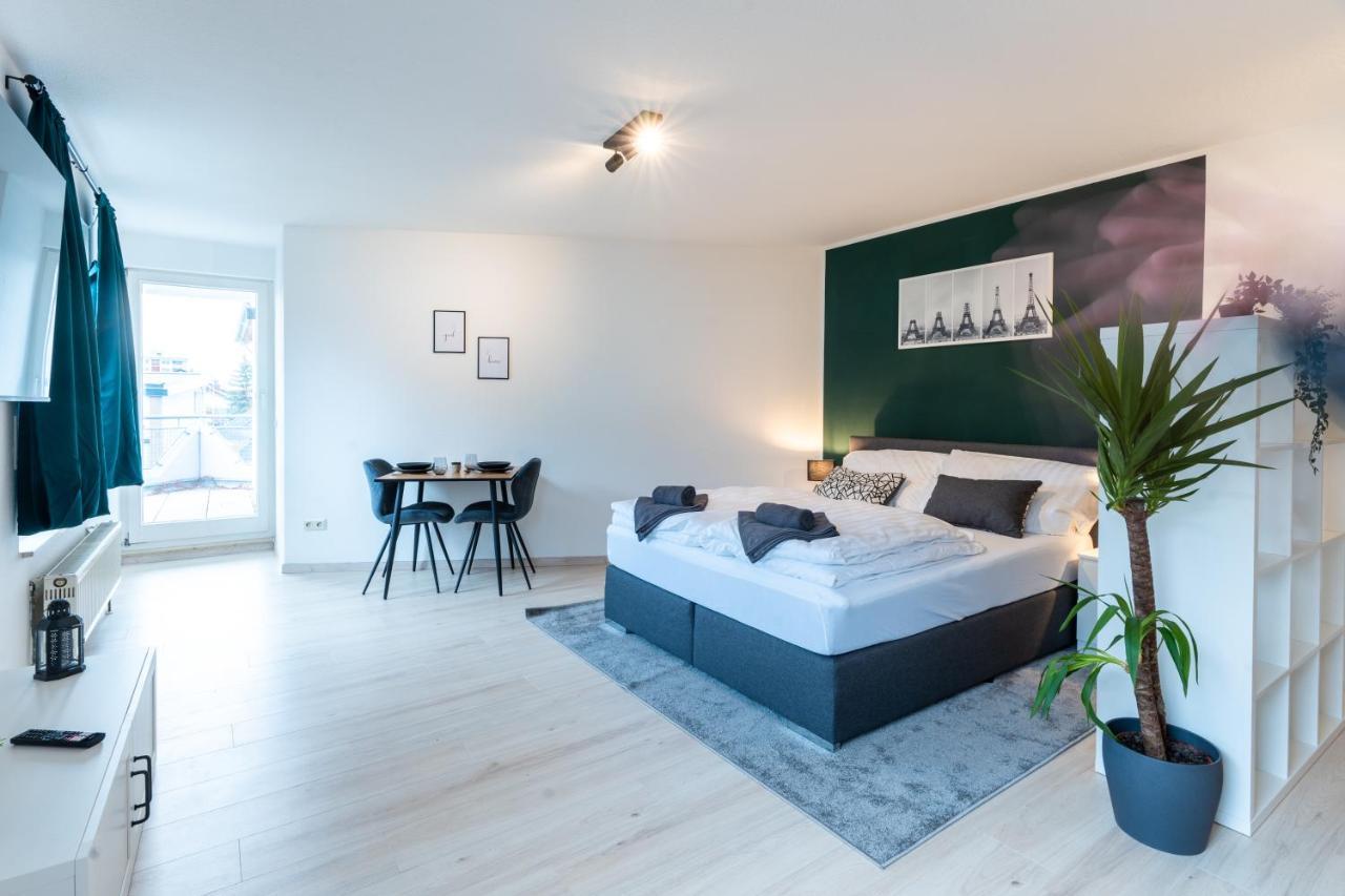Mercedes I Stuttgart I Kitchen I Home Office I Parkplatz Böblingen Kültér fotó