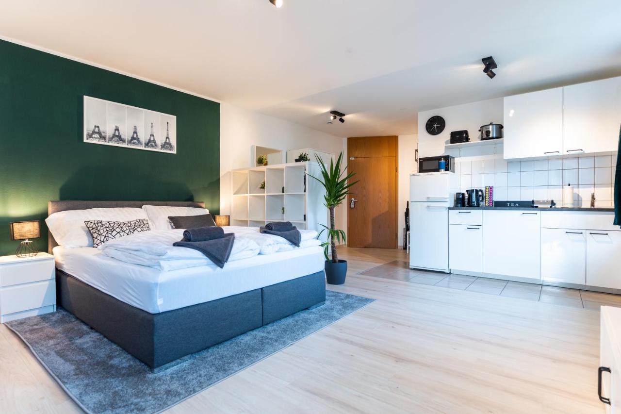 Mercedes I Stuttgart I Kitchen I Home Office I Parkplatz Böblingen Kültér fotó